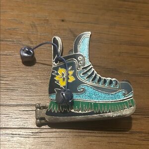 Disney Stitch Holiday Skate Limited Edition Pin